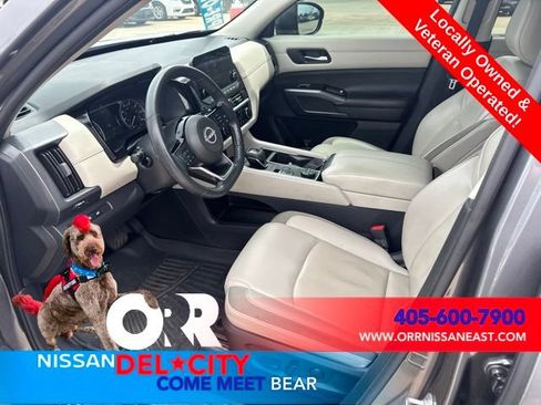 Used 2023 Nissan Pathfinder SL AWD/4WD image 14