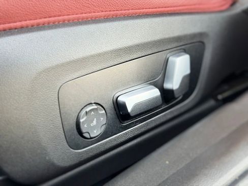 Used 2022 BMW 330i xDrive Sedan w/ Driving Assistance Package image 17