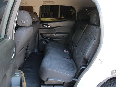 Used 2018 GMC Acadia SLE FWD image 12