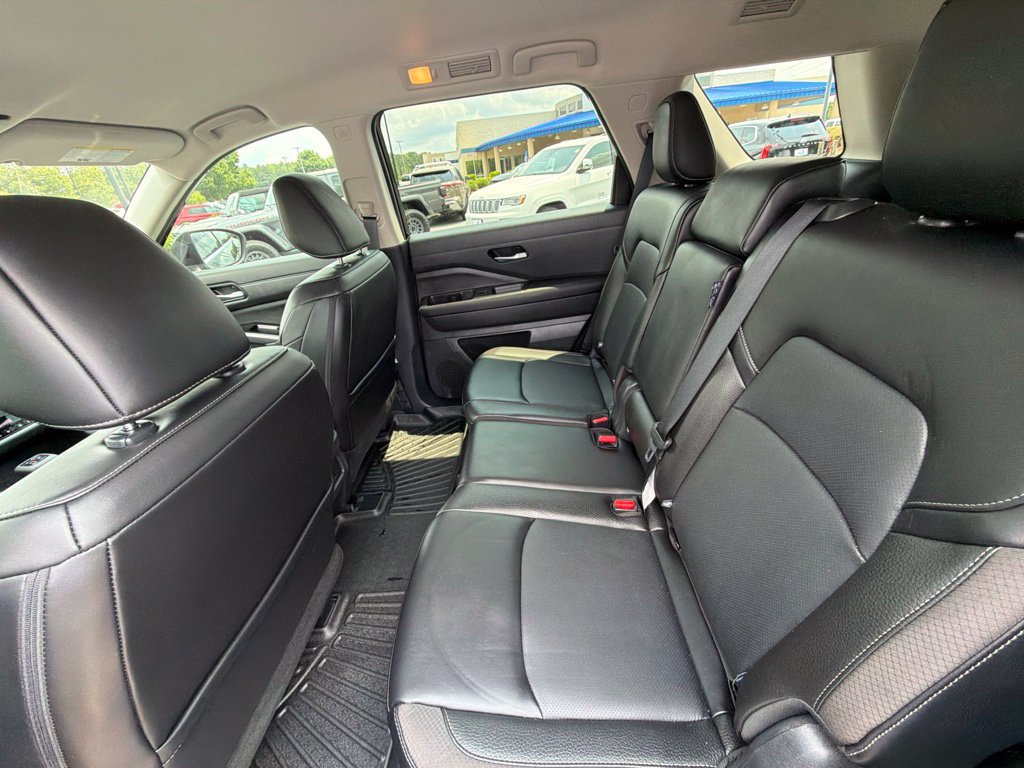 Used 2026 Nissan Pathfinder SL FWD image 34