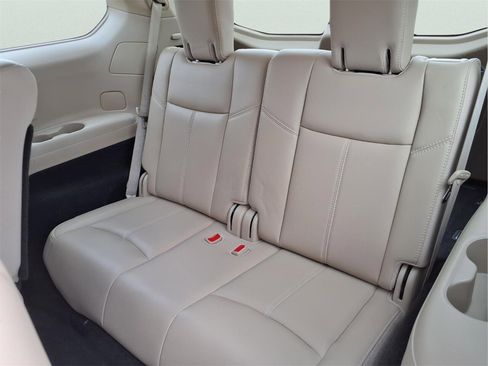 Used 2020 Nissan Pathfinder SL image 12