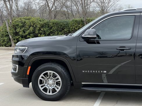 Used 2023 Jeep Wagoneer L 4WD w/ Rear Seat Video Group 1 image 5