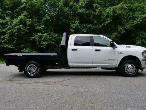 Used 2024 RAM 3500 SLT w/ Quick Order Package 2YG SLT AWD/4WD image 45