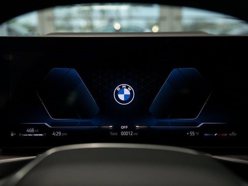 Used 2025 BMW 330i xDrive Sedan w/ Premium Package image 27