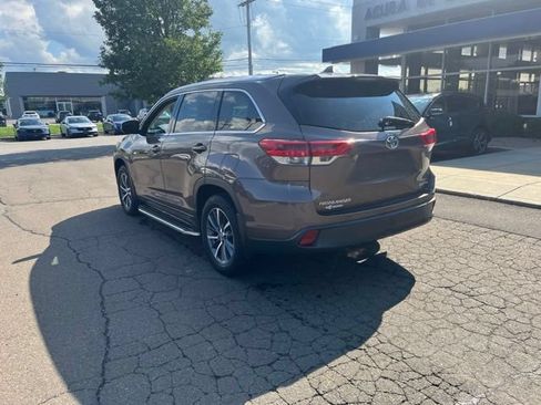 Used 2017 Toyota Highlander XLE AWD/4WD image 8