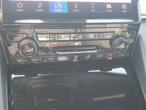 Used 2025 Jeep Grand Cherokee L Limited w/ Luxury Tech Group II image 23