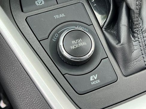 Used 2021 Toyota RAV4 XLE w/ Convenience Package AWD/4WD image 29