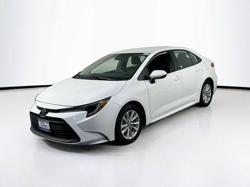 Used 2024 Toyota Corolla LE FWD image 1
