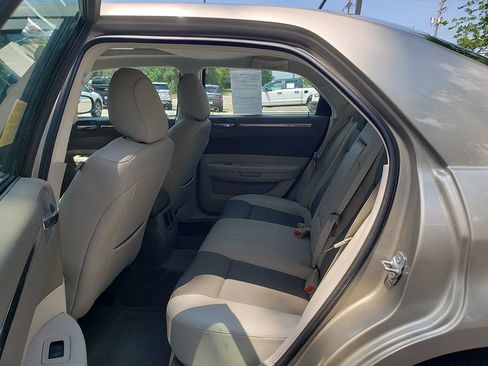 Used 2008 Chrysler 300 Touring RWD image 7