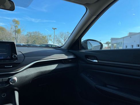 Used 2025 Nissan Altima 2.5 SV image 34