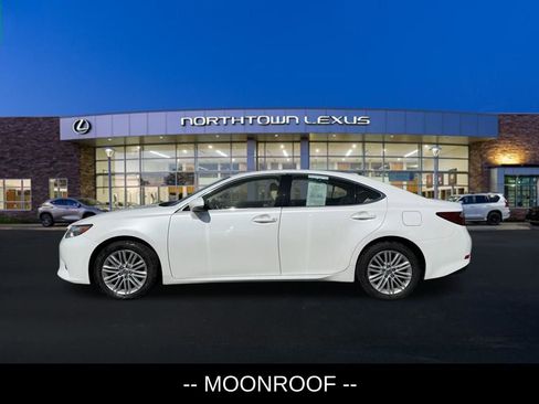 Used 2013 Lexus ES 350 w/ Luxury Pkg image 2
