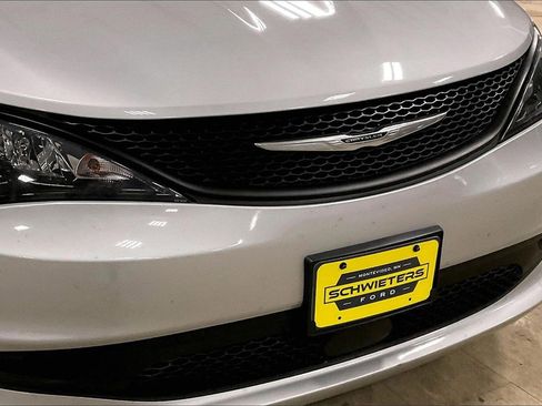 Used 2024 Chrysler Voyager LX image 29