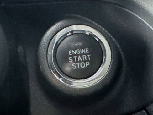 Used 2022 Subaru Ascent Limited w/ Technology Package image 19