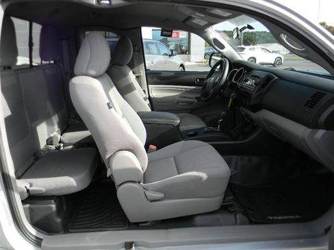 Used 2012 Toyota Tacoma 2WD Access Cab w/ Convenience Pkg image 17