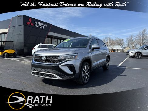 Used 2024 Volkswagen Taos SE image 4