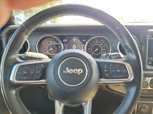 Used 2022 Jeep Wrangler Unlimited Sahara w/ LED Lighting Group AWD/4WD image 14