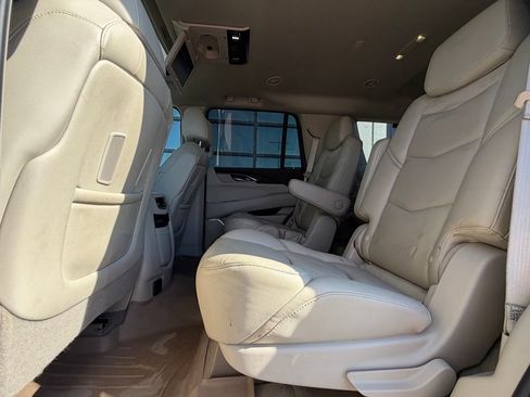 Used 2017 Cadillac Escalade Premium Luxury AWD/4WD image 8