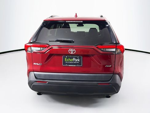 Used 2022 Toyota RAV4 XLE w/ Convenience Package FWD image 7
