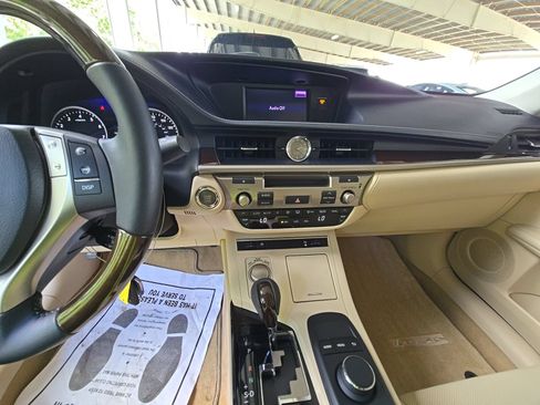 Used 2014 Lexus ES 350 w/ Premium Package FWD image 6