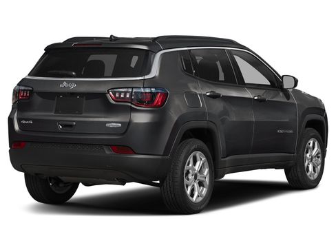 Used 2025 Jeep Compass Latitude w/ Sun & Sound Group AWD/4WD image 2