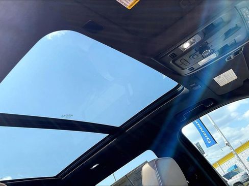 Used 2021 Chevrolet Tahoe Premier w/ Premium Package image 22