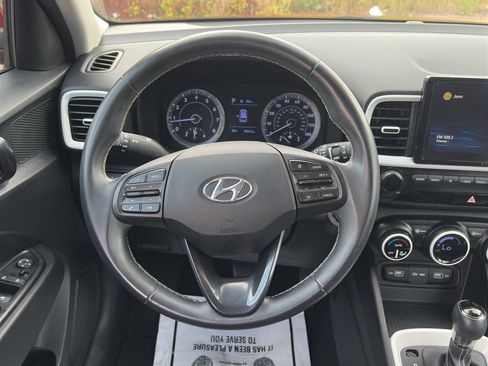 Used 2022 Hyundai Venue Limited FWD image 13