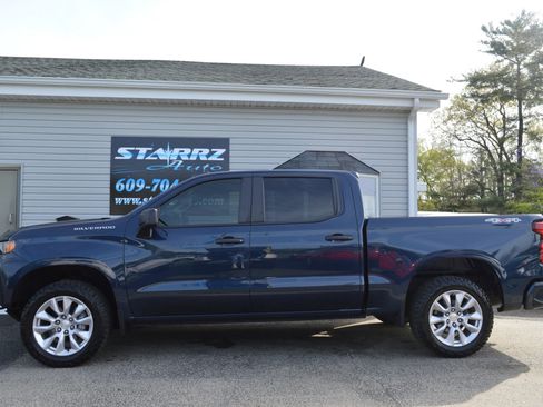 Used 2021 Chevrolet Silverado 1500 Custom image 2