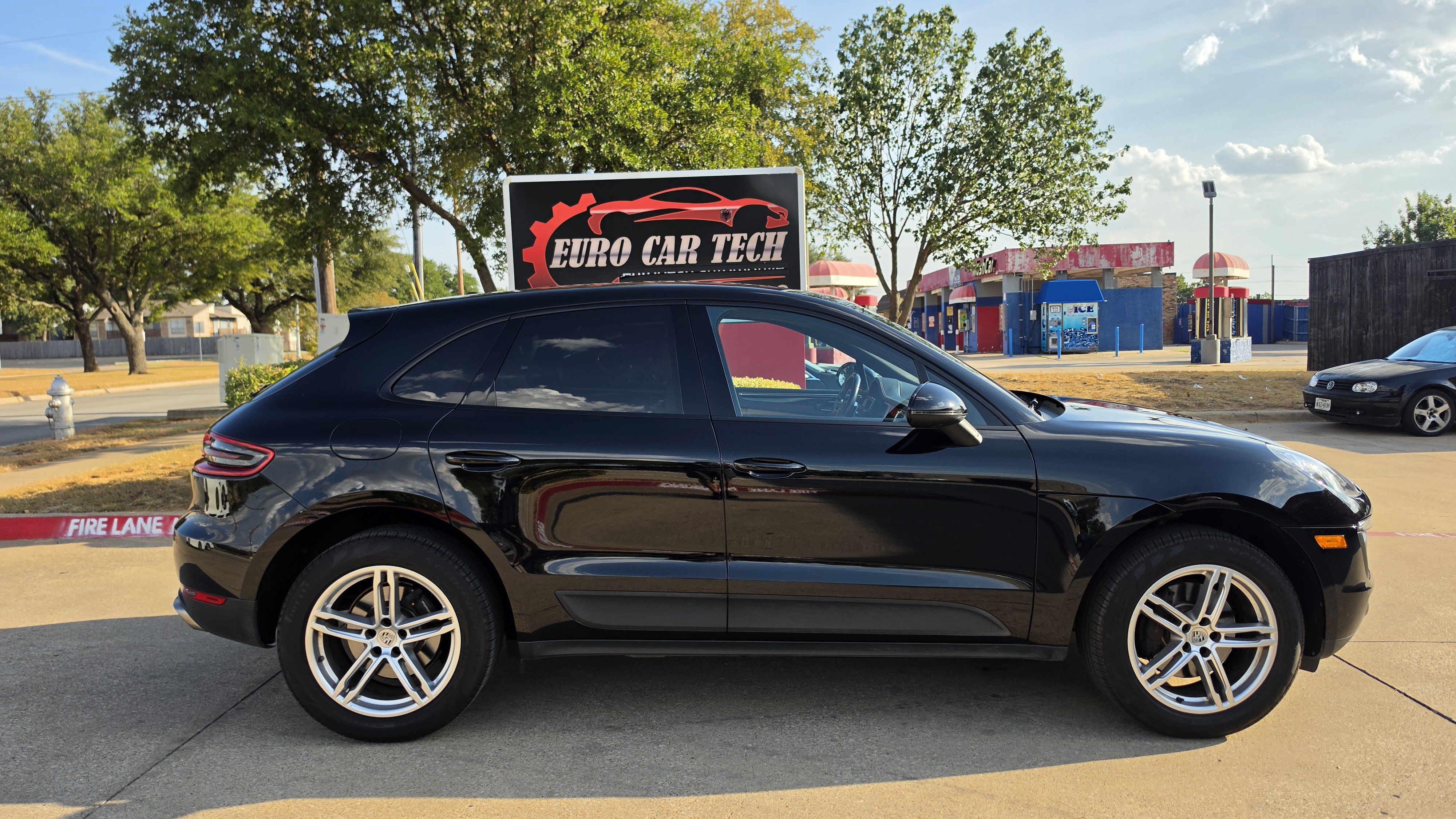 Used 2018 Porsche Macan AWD/4WD image 7