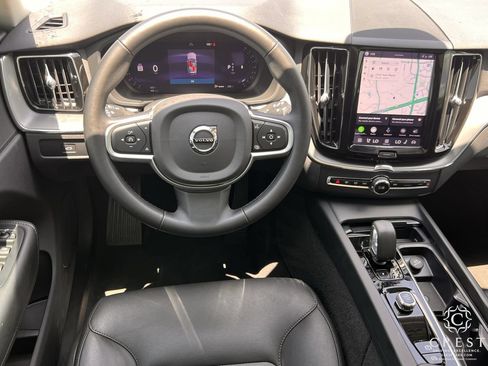 Used 2025 Volvo XC60 B5 Core AWD/4WD image 11