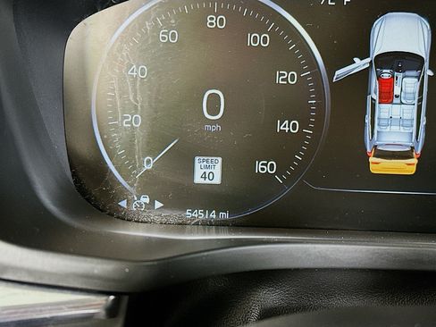 Used 2020 Volvo XC60 T5 Momentum w/ Protection Package Premier FWD image 19