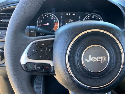 Used 2023 Jeep Renegade Latitude image 24