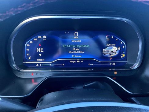 Used 2024 Chevrolet Suburban RST w/ Luxury Package image 8