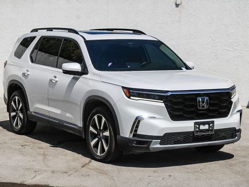 Used 2023 Honda Pilot Elite image 3