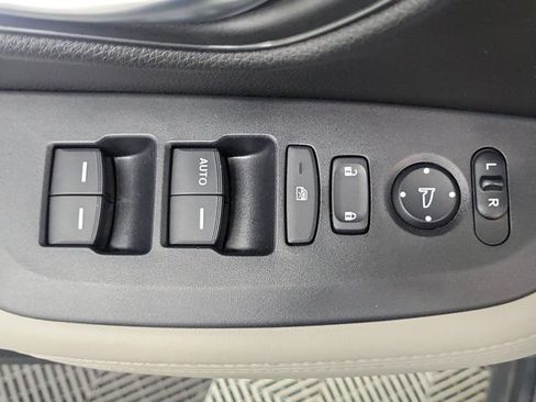 Certified 2025 Honda HR-V LX image 19