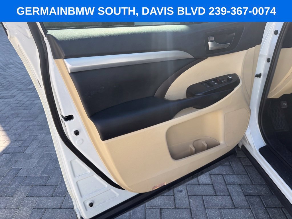 Used 2019 Toyota Highlander XLE FWD image 21