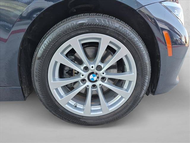 Used 2017 BMW 320i Sedan RWD image 22