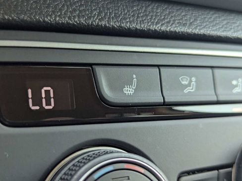 Used 2021 Volkswagen Atlas SE FWD image 24