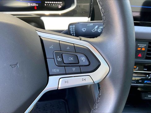 Used 2025 Volkswagen Jetta SE FWD image 19