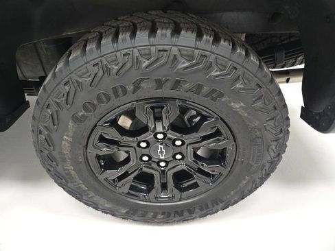 Certified 2025 Chevrolet Silverado 1500 ZR2 w/ Technology Package image 26