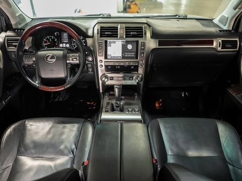 Used 2017 Lexus GX 460 Premium w/ Premium Package image 41