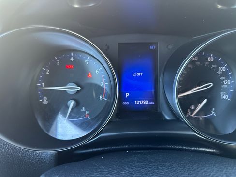 Used 2018 Toyota C-HR XLE image 16