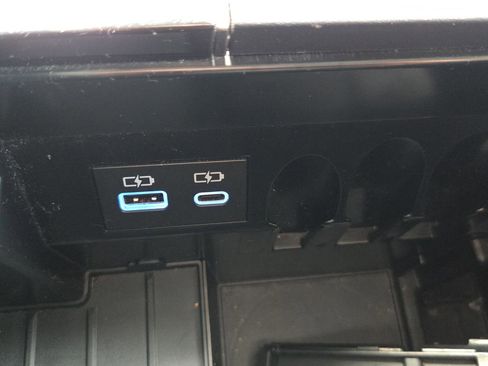 Used 2022 Toyota Tundra Limited w/ Power Package image 35