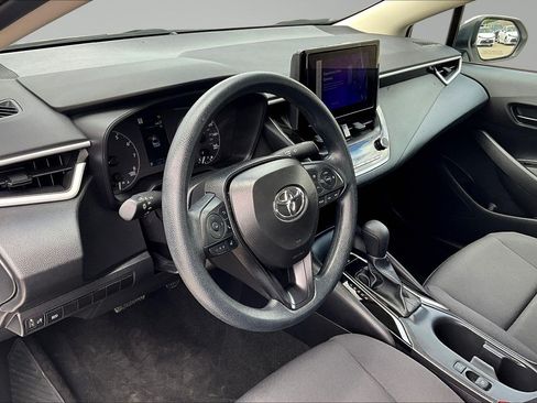 Used 2025 Toyota Corolla LE FWD image 18