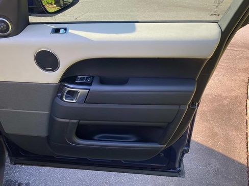Used 2018 Land Rover Range Rover Sport HSE AWD/4WD image 37