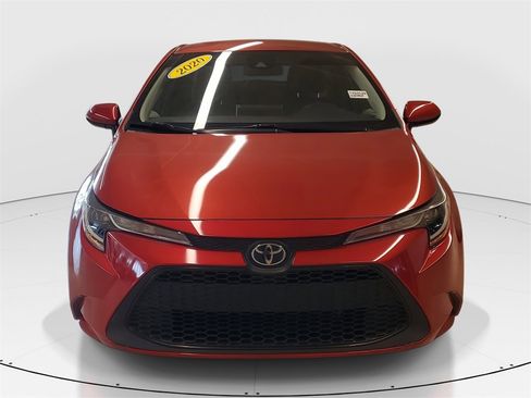 Used 2020 Toyota Corolla LE image 2