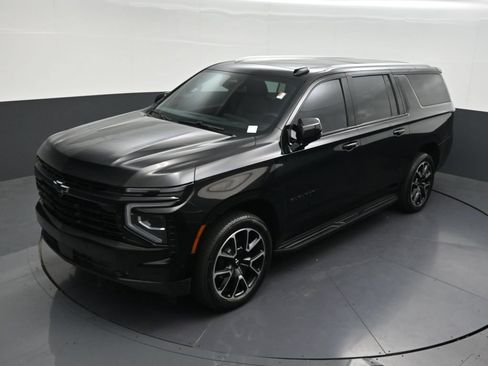 Used 2025 Chevrolet Suburban RST w/ Comfort Package RWD image 17