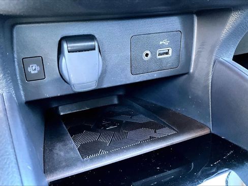 Used 2024 Nissan Versa SV w/ Trunk Package image 35