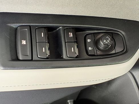 Used 2025 Subaru Forester AWD/4WD image 14