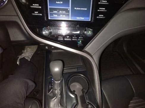Used 2019 Toyota Camry SE FWD image 10