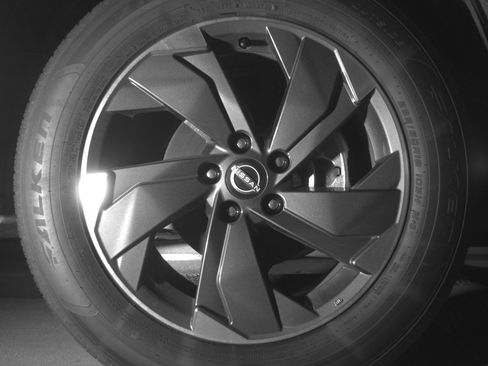 Used 2025 Nissan Rogue SV FWD image 13